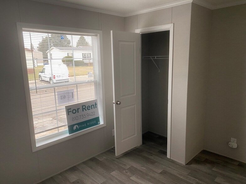 Building Photo - 15557 Pine Ridge Dr