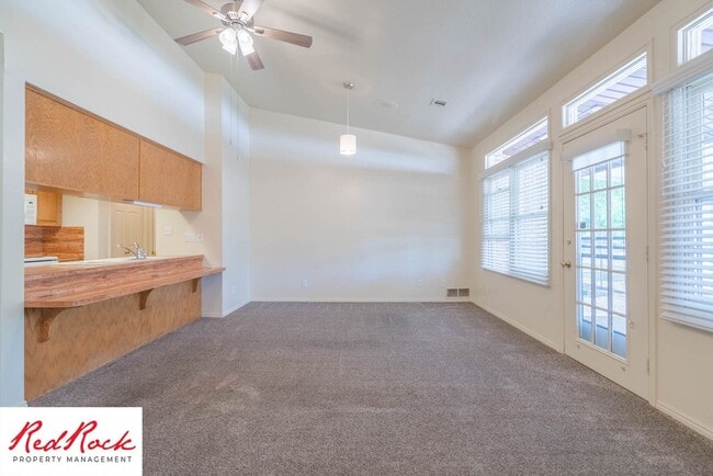 Building Photo - 3 Bedroom End Unit Townhome in Downtown St. George