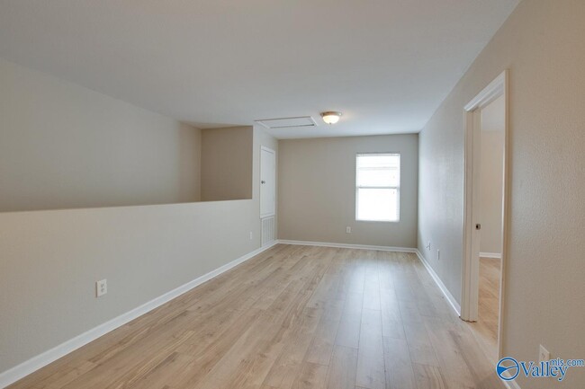 Building Photo - 102 Whitestone Dr NE