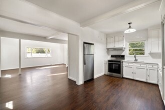 Building Photo - 42 Pinehurst Ave