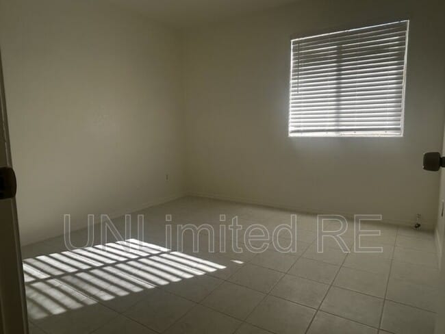 Building Photo - 3635 Clearwater Dr