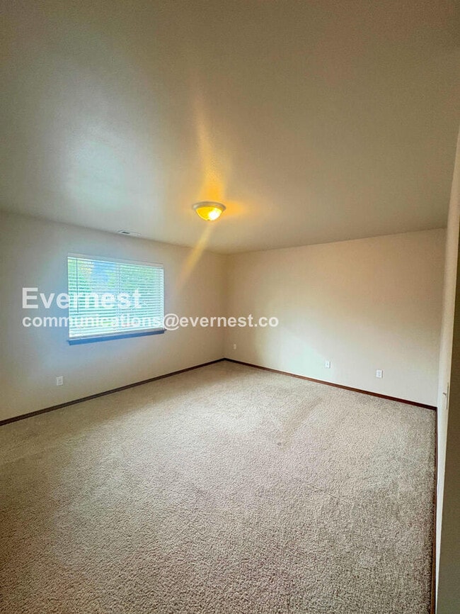 Building Photo - 111 W 6th St