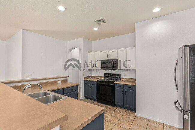 Building Photo - 105 E Piccolo Ct