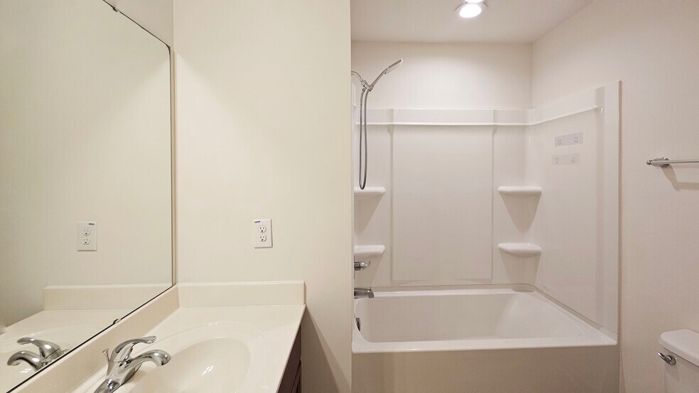 Building Photo - 90 W Grove Point Dr