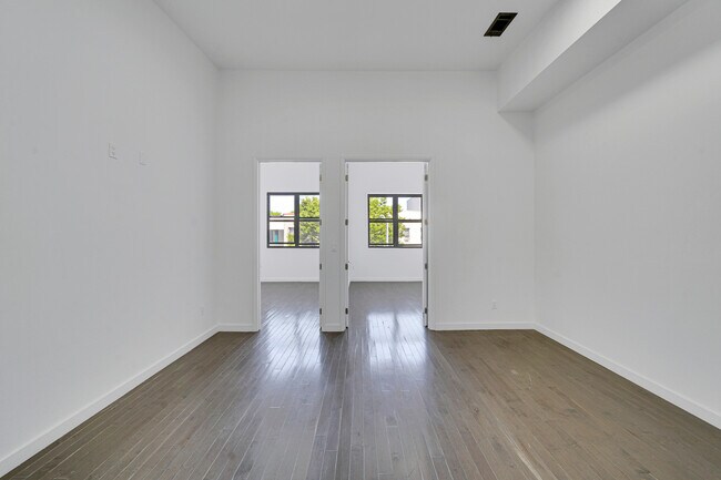 Building Photo - 1106 Halsey St