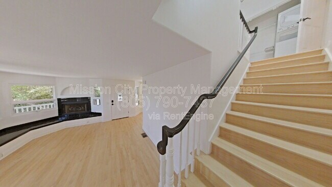 Building Photo - 2570 Lillie Ave