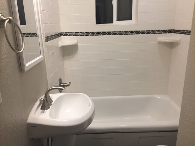 Building Photo - Cheesman St. BR