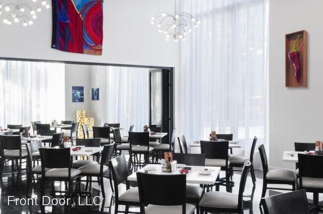 Building Photo - 215 N Main St