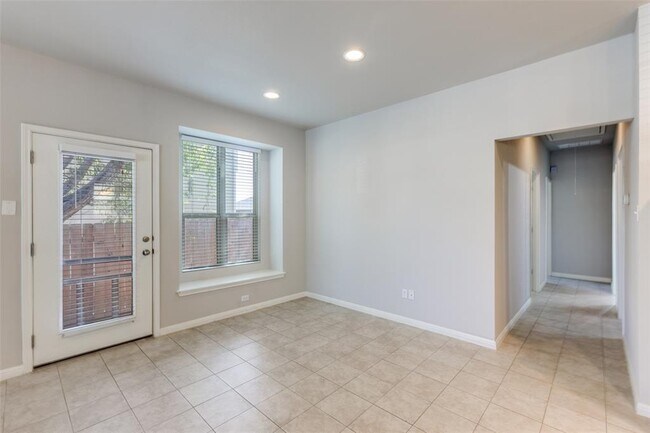 Building Photo - 456 S Brook Dr