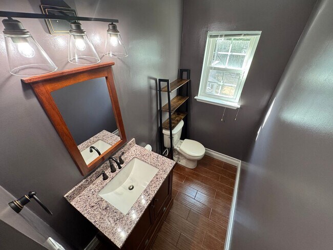 Building Photo - Stunning 4 Bed 2.5 Bath Single-Family Home...