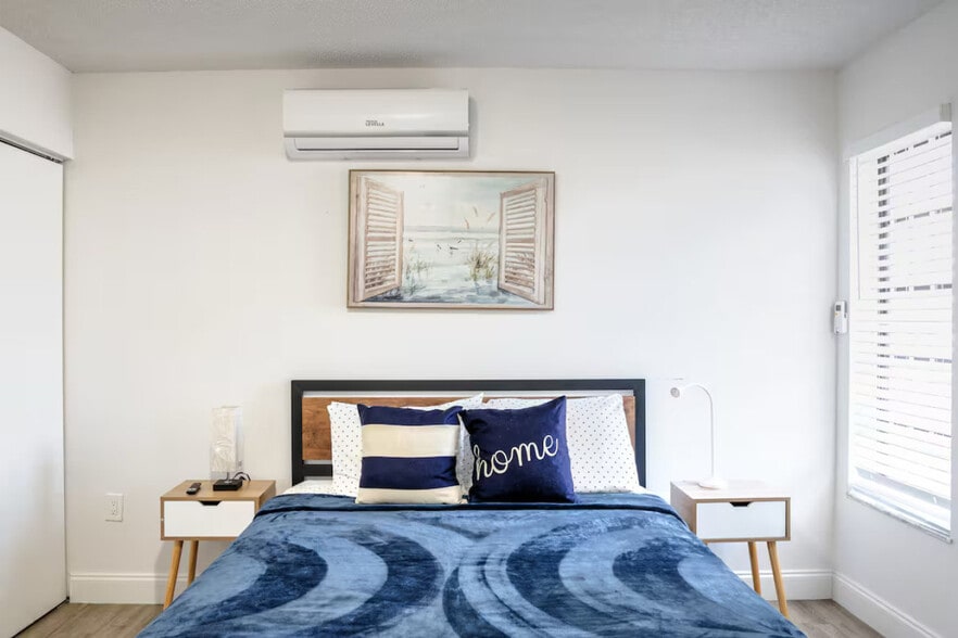 Building Photo - 470 U.S. 41-SI ID1056513P