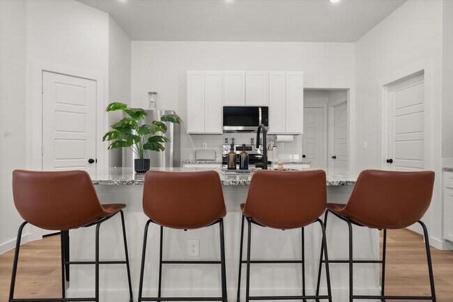 Building Photo - Four Beds, All Appliances, All Smiles!