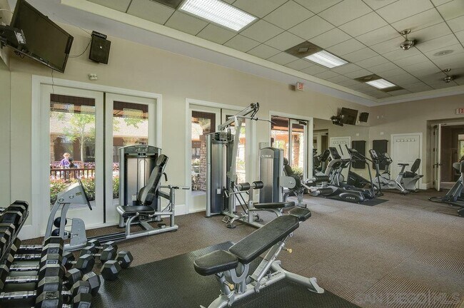 Building Photo - 2811 W Canyon Ave.