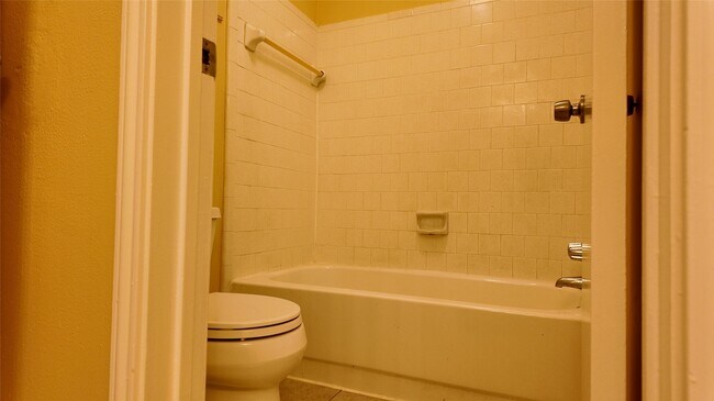 Building Photo - 7003 Glen Rosa Dr