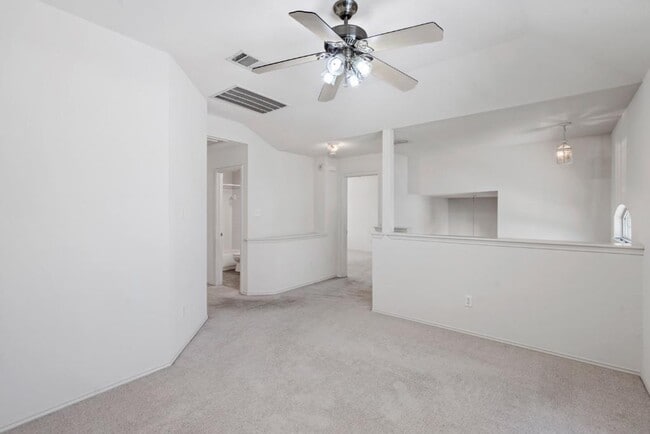 Building Photo - 10520 Fosseway Dr