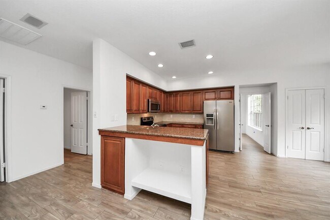 Building Photo - 103 Lakeridge Dr