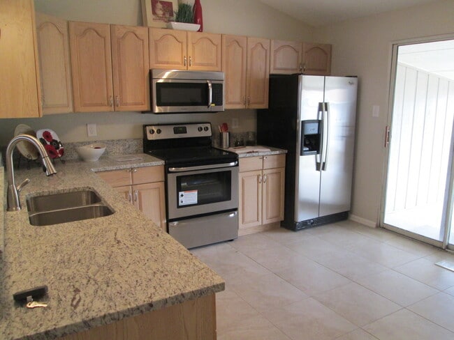 Building Photo - 3 bedroom house near Garden Acres Park