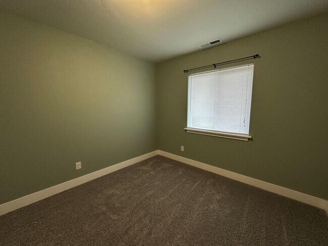 Building Photo - Well-Maintained Three Bedroom Home in North Salem