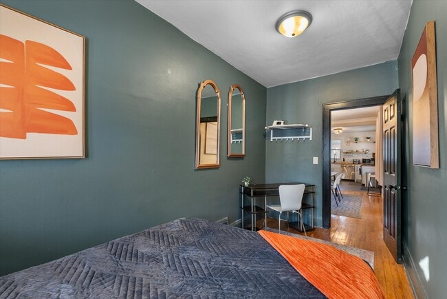 Building Photo - 340 E Clarence St