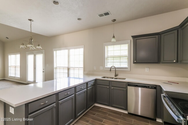 Building Photo - 11334 Top Walnut Loop