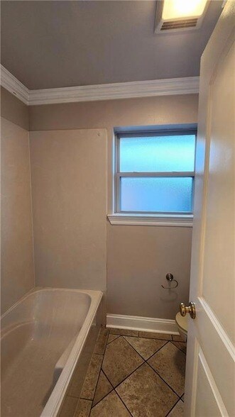 Building Photo - 2213 Stall Dr