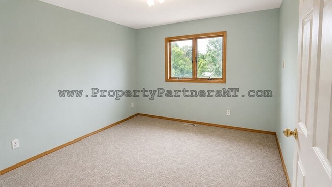 Building Photo - 513 N 19th Ave