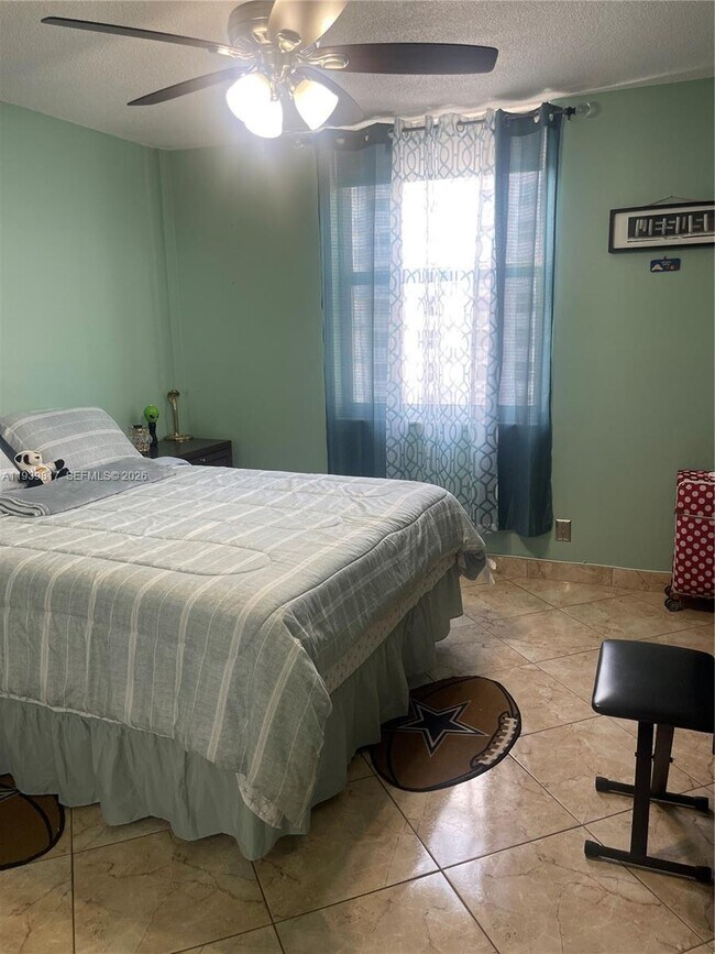 Building Photo - 430 Golden Isles Dr