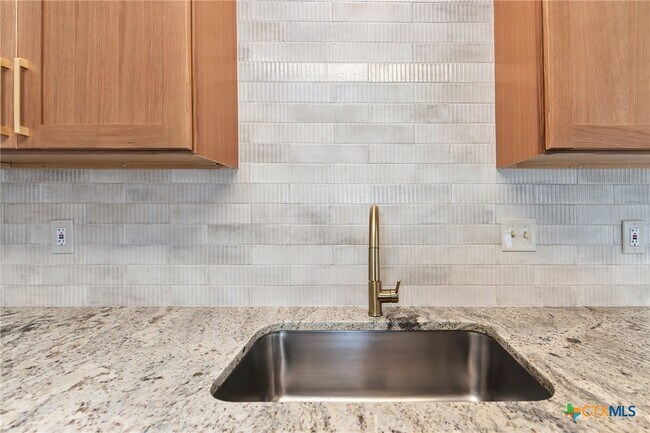 Building Photo - 1808 Moonlight Dr