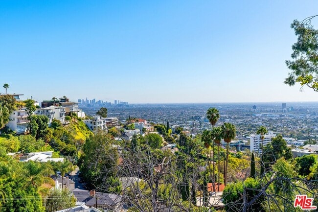 Building Photo - 8614 Hollywood Blvd