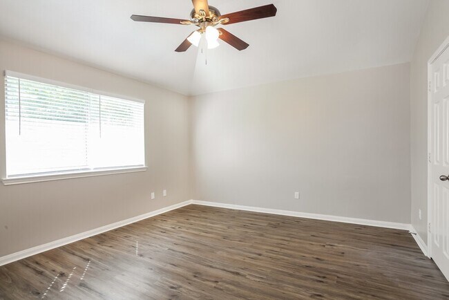 Building Photo - 25235 Clover Ranch Dr