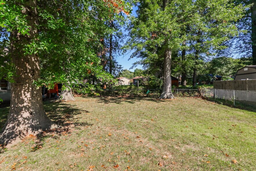 Building Photo - 819 Flicker Rd