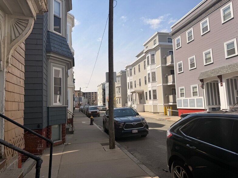 Building Photo - 18 Washburn St