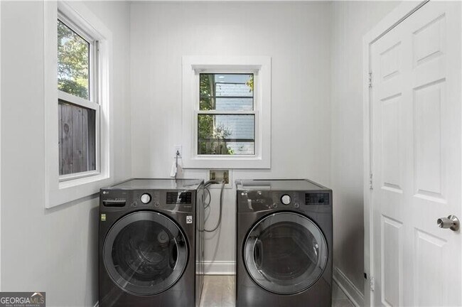Building Photo - 954 Byron Dr SW