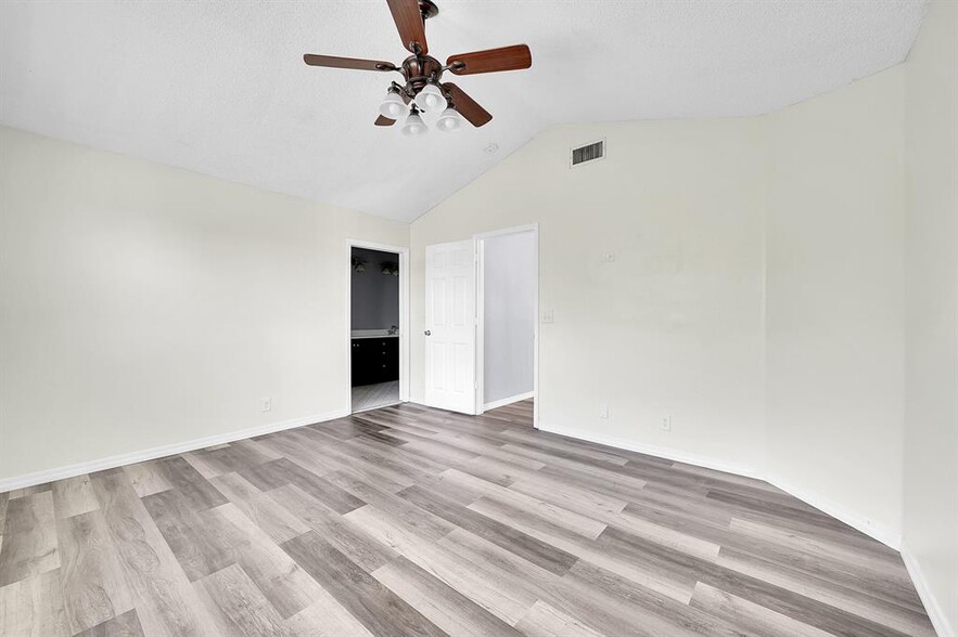 Building Photo - 2865 NW 68th Ln