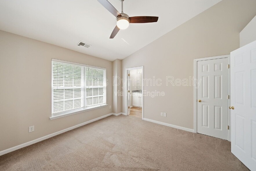 Building Photo - 1526 Royal Auburn Ave