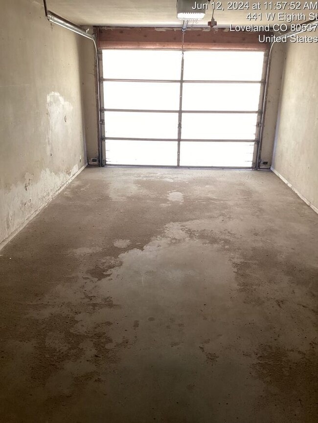 Building Photo - Cute 2 Bedroom WITH Attached Garage in Lov...