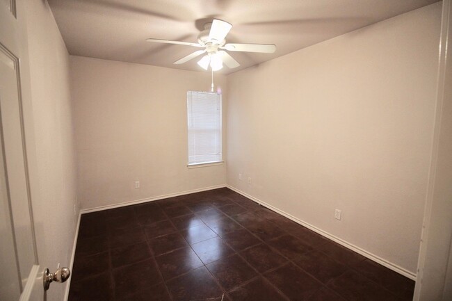 Building Photo - FOR LEASE! - 2 Bedroom - 2 Bath + 2 Car Ca...