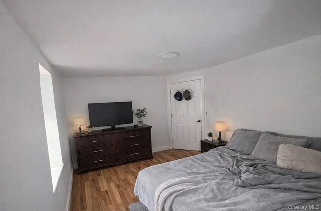 Building Photo - 49 Gladys St