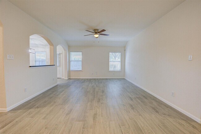 Building Photo - 32403 Cross Spring Park Ln