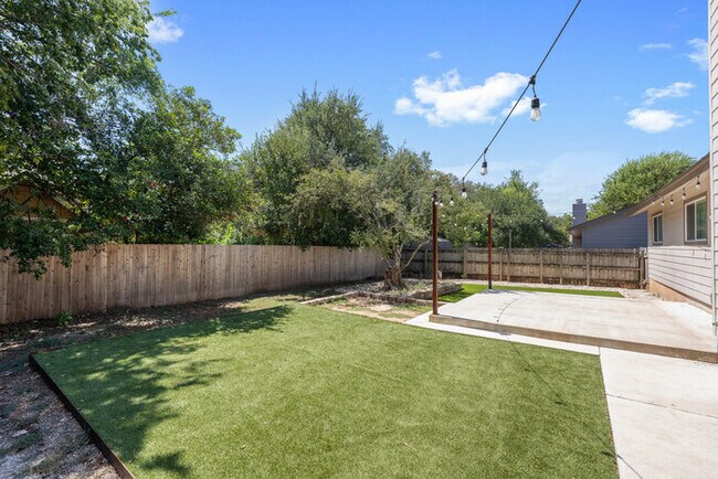 Building Photo - 9005 Curlew Dr