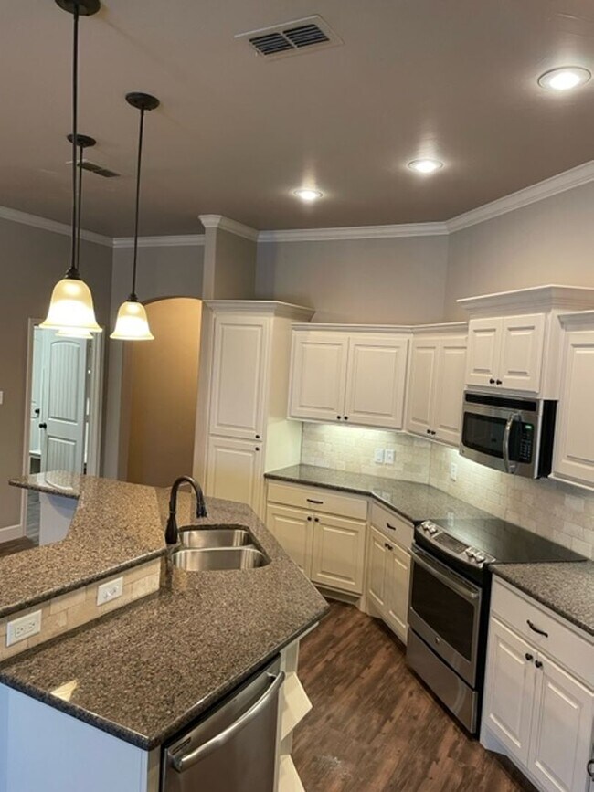 Building Photo - 4 bedroom in Wolfforth