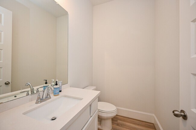 Building Photo - 9006 Meadow Bridge Dr