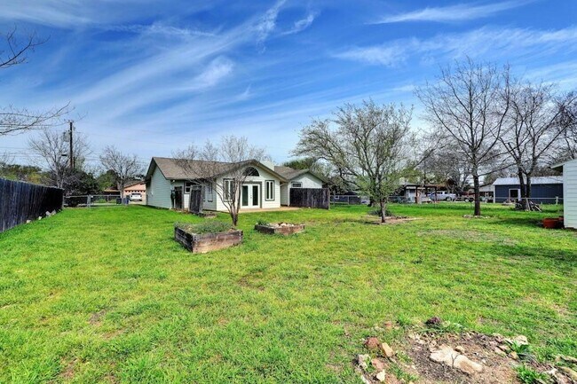 Building Photo - 602 Apache Trail