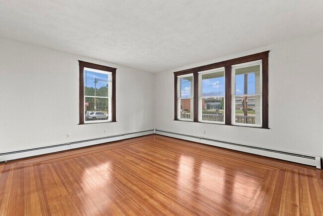 Building Photo - 84 Margin St
