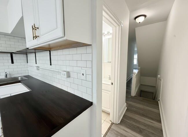 Building Photo - 636 W Lafayette St