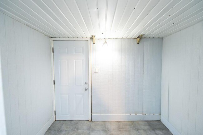 Building Photo - 1 bedroom in Chicago IL 60640