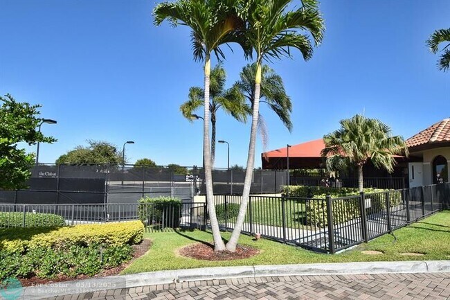 Building Photo - 6715 Via Regina