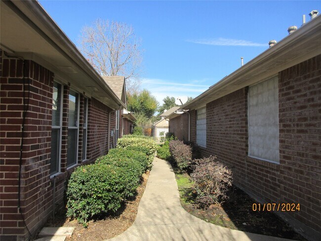 Building Photo - 1110 Parkhaven Ln