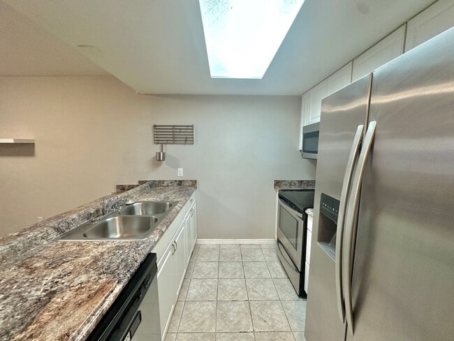 Building Photo - 2BR/2.5BA Townhome in Mill Run