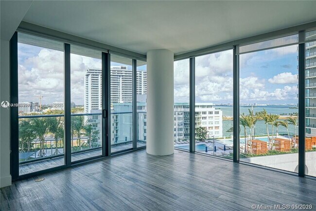 Building Photo - 650 NE 32nd St